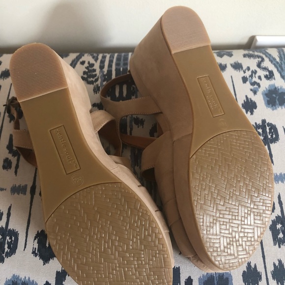 NWOT Gentle Souls suede platform sandals - Picture 9 of 10